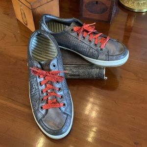 Taos Women's Retro Star Leather Sneakers